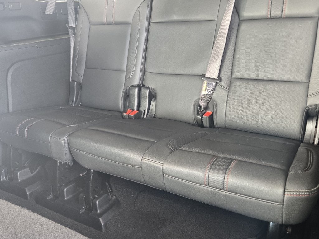 2025 Chevrolet Suburban RST