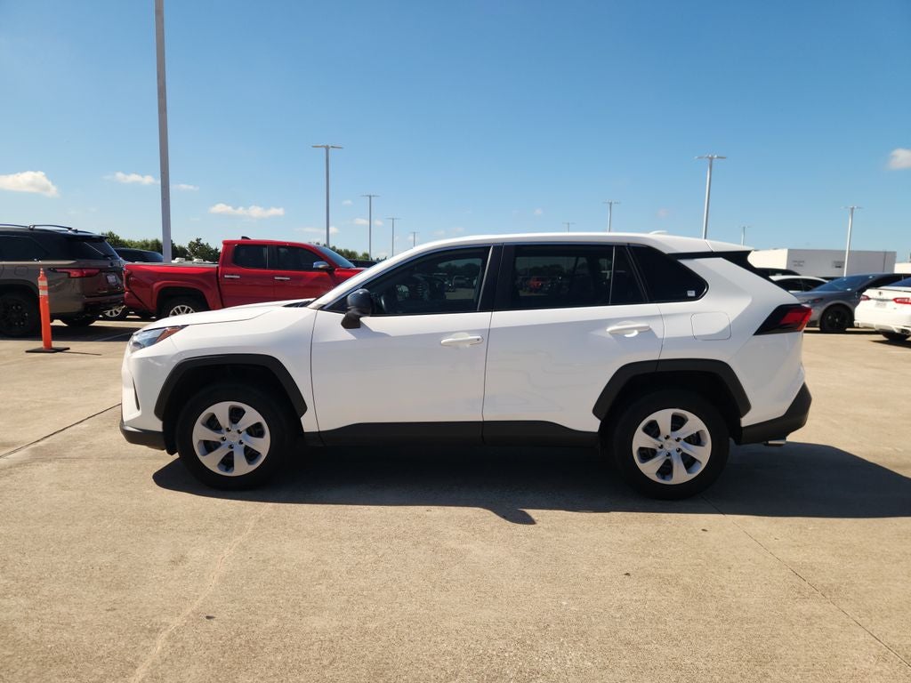 2025 Toyota RAV4 LE