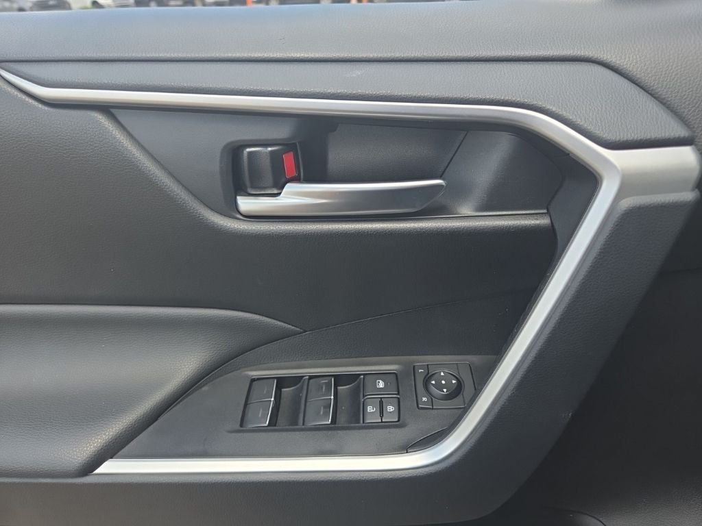 2025 Toyota RAV4 Hybrid SE