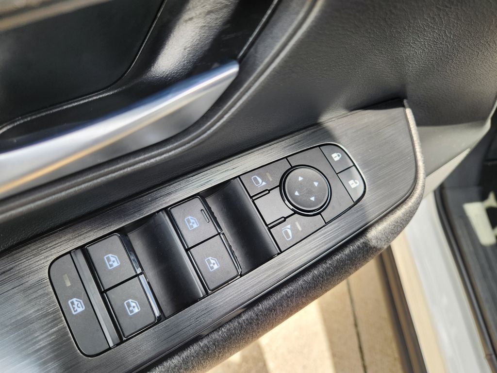 2025 Nissan Kicks MPV SV