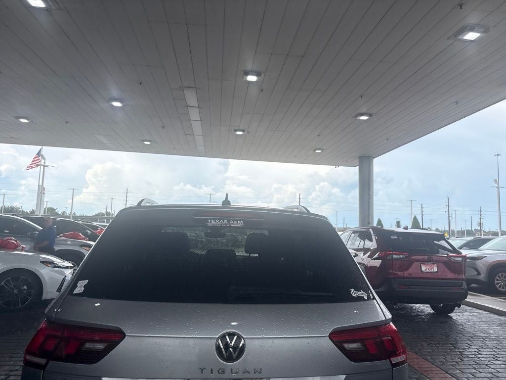 2023 Volkswagen Tiguan 2.0T SE R-Line Black