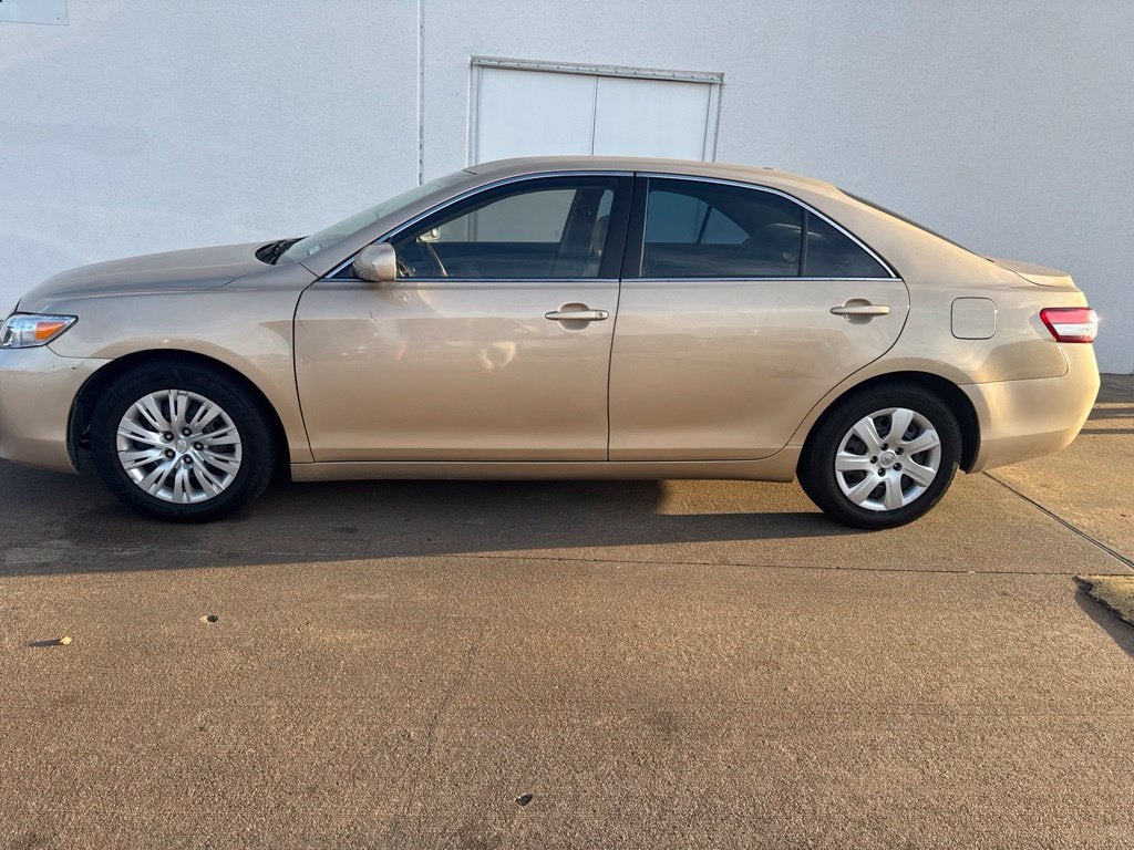 2010 Toyota CAMRY LE