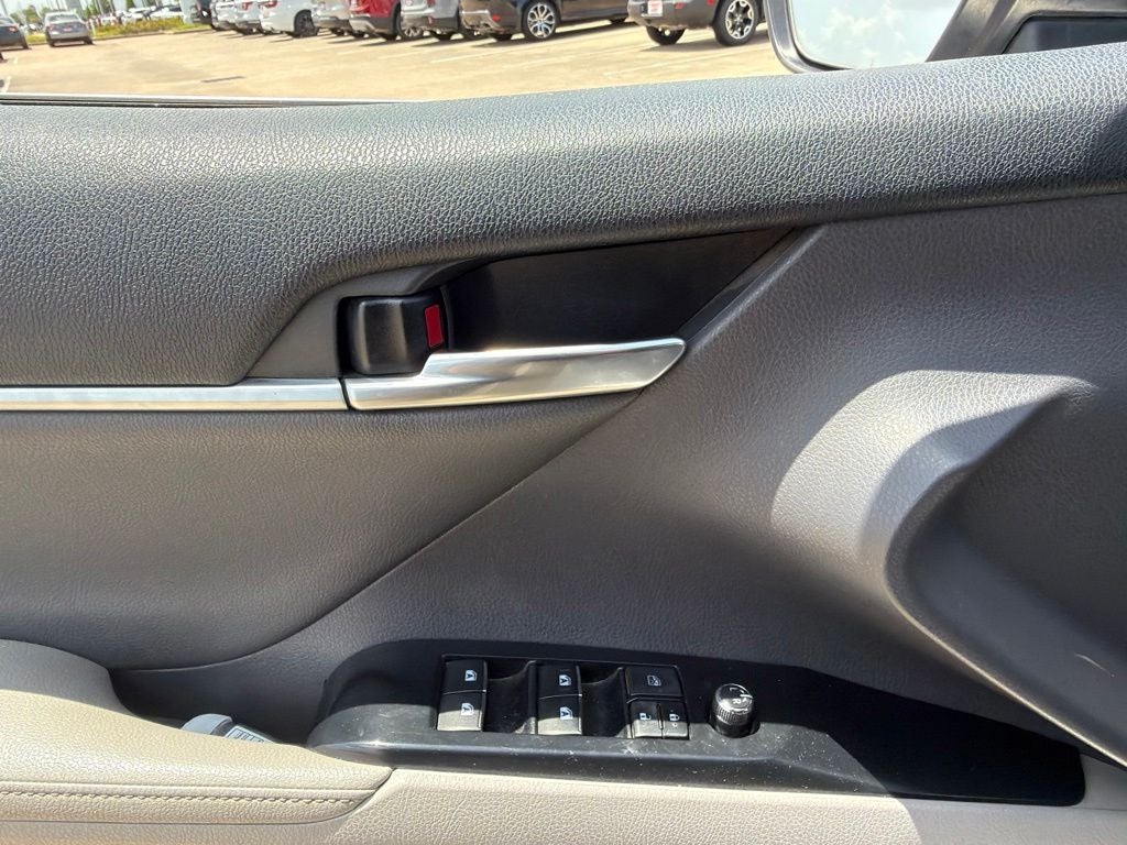 2020 Toyota Camry Hybrid XLE