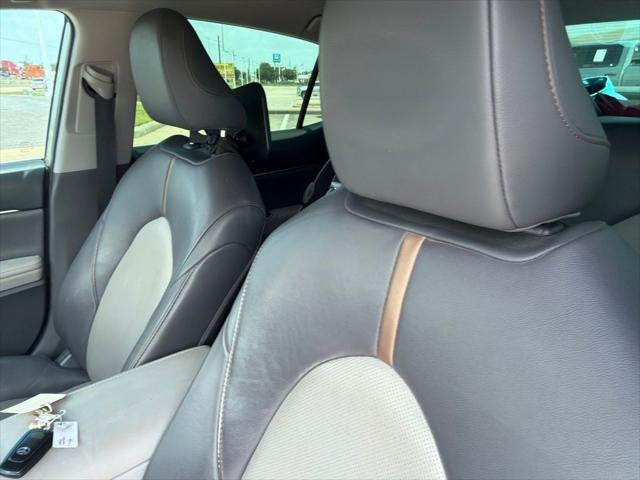 2020 Toyota Camry Hybrid XLE