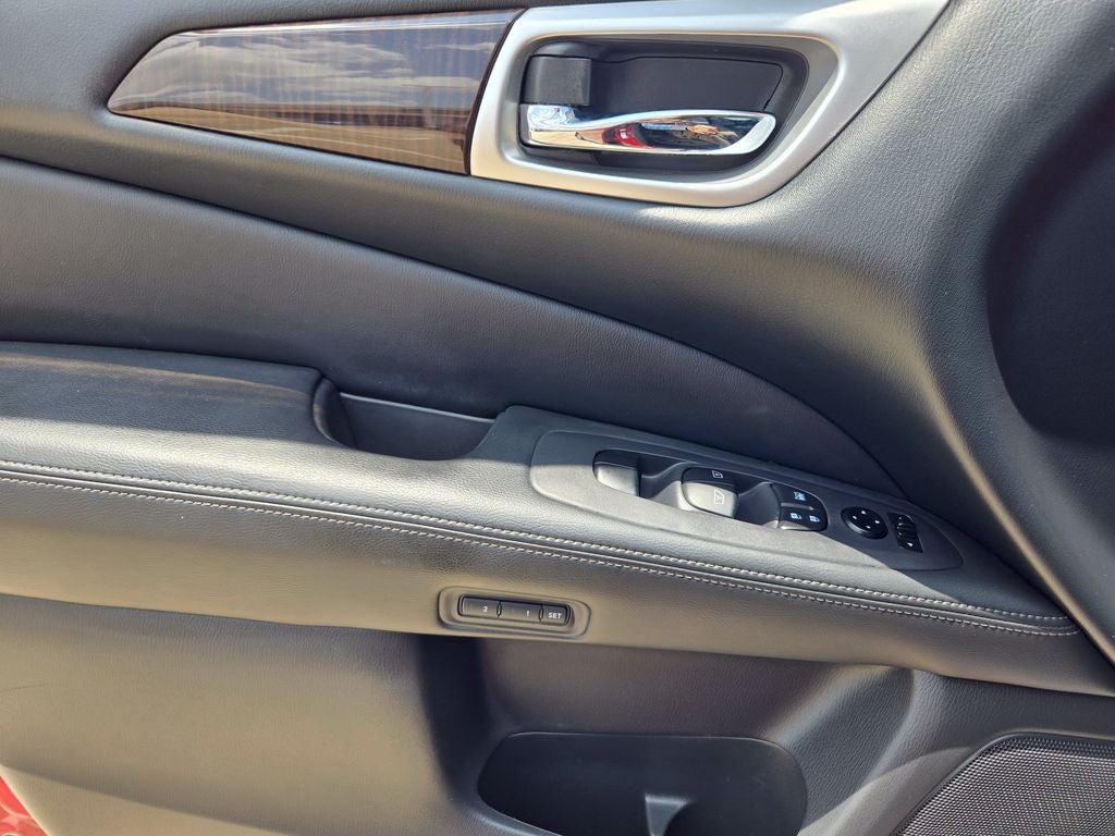 2016 Nissan Pathfinder SL