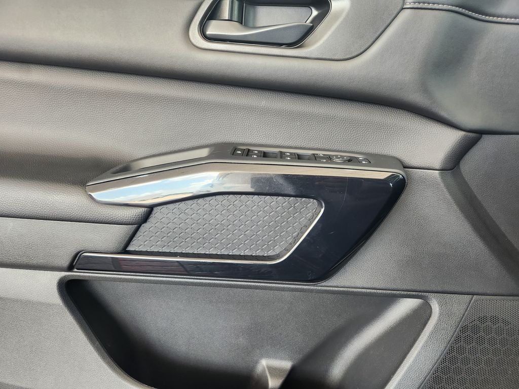 2025 Nissan Pathfinder S