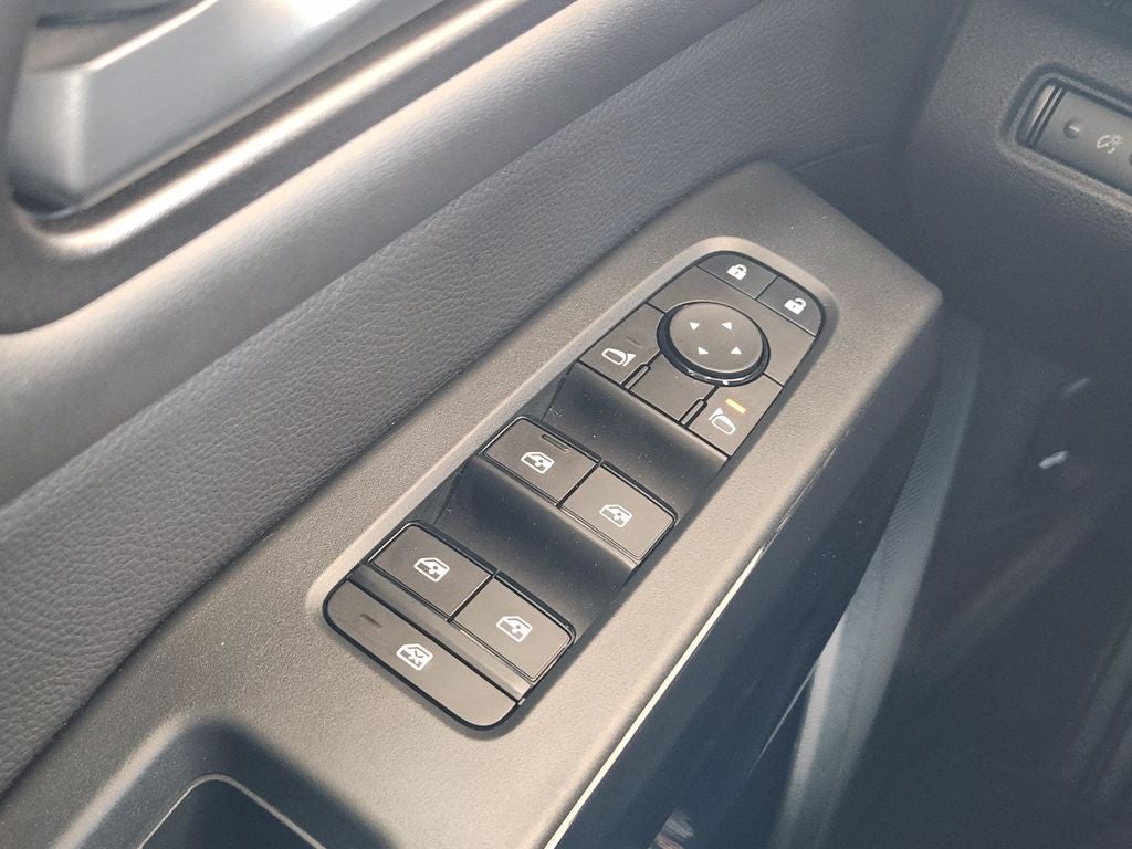 2025 Nissan Pathfinder S
