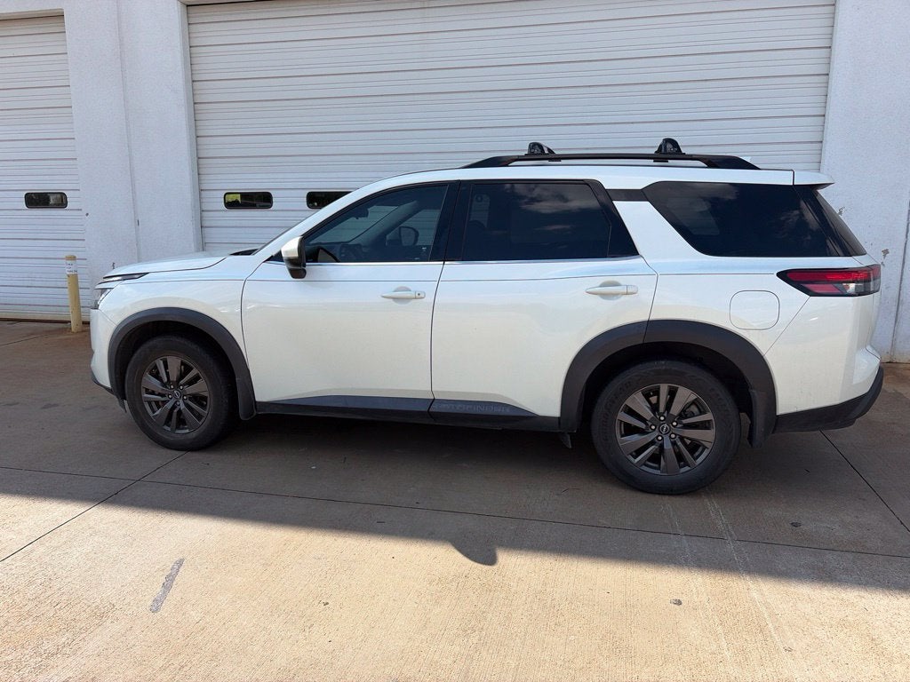 2022 Nissan Pathfinder SV