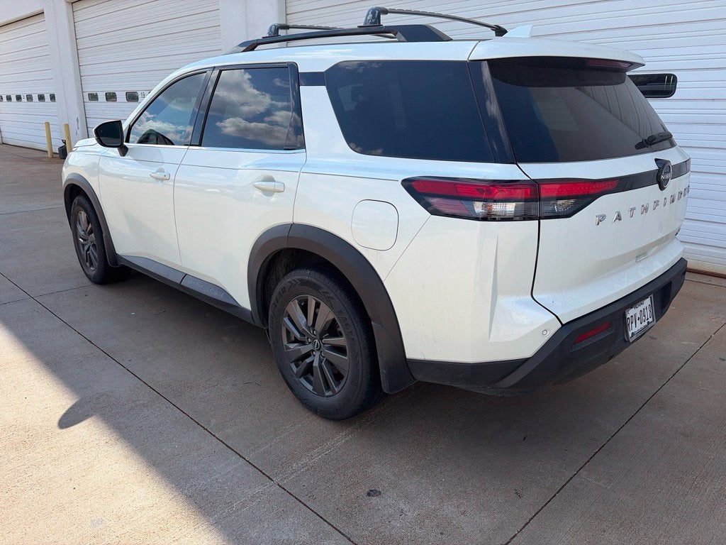 2022 Nissan Pathfinder SV
