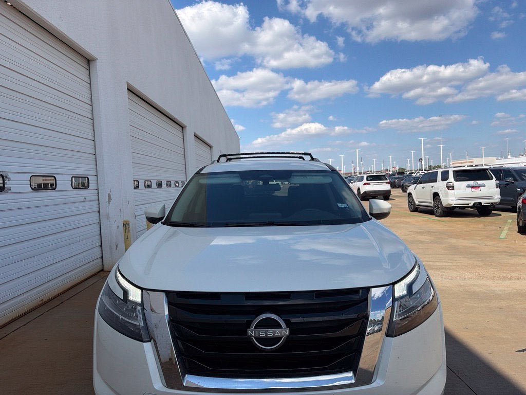 2022 Nissan Pathfinder SV