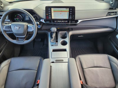 2024 Toyota Sienna Woodland Edition