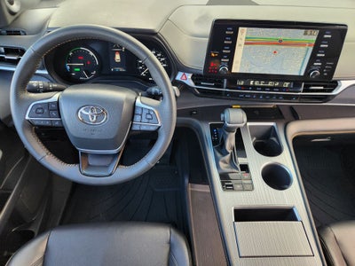2024 Toyota Sienna Woodland Edition
