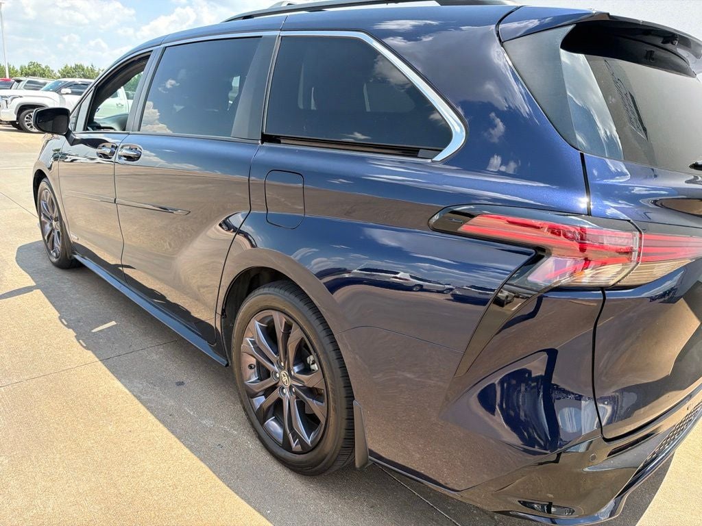 2021 Toyota Sienna XSE 7 Passenger