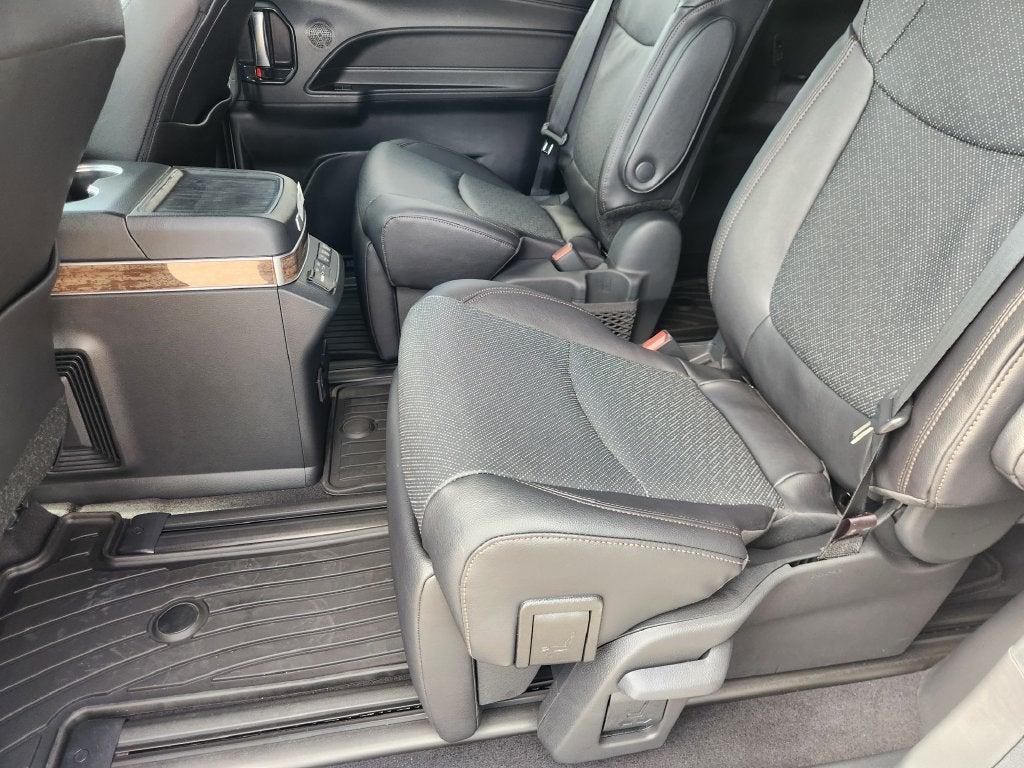 2026 Toyota Sienna Platinum 7 Passenger