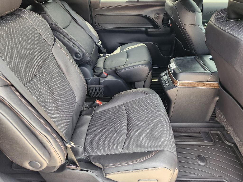 2026 Toyota Sienna Platinum 7 Passenger