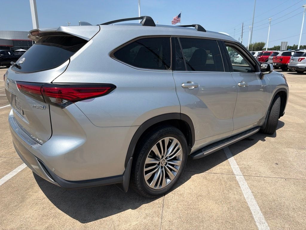 2021 Toyota Highlander Hybrid Platinum