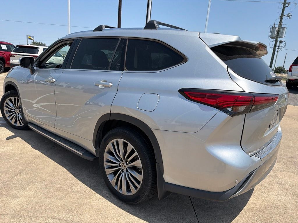 2021 Toyota Highlander Hybrid Platinum