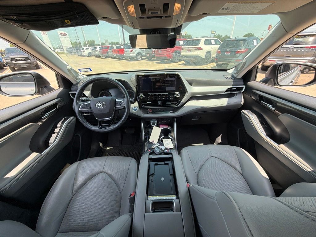 2021 Toyota Highlander Hybrid Platinum