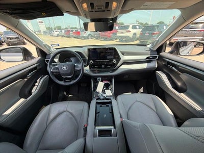 2021 Toyota Highlander Hybrid Platinum