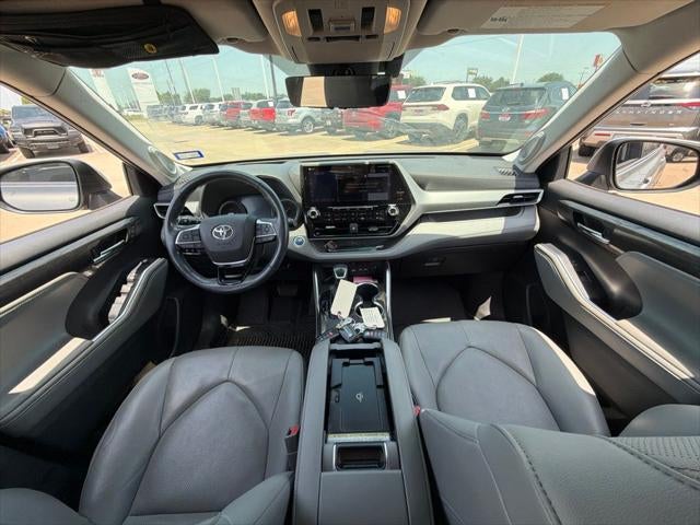 2021 Toyota Highlander Hybrid Platinum