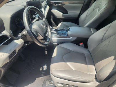 2021 Toyota Highlander Hybrid Platinum