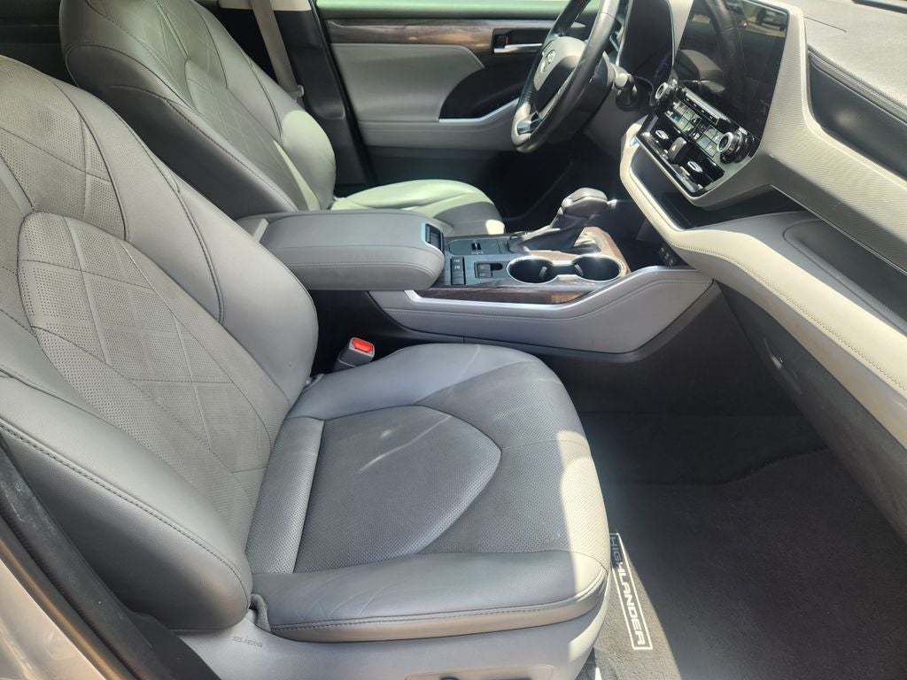 2021 Toyota Highlander Hybrid Platinum