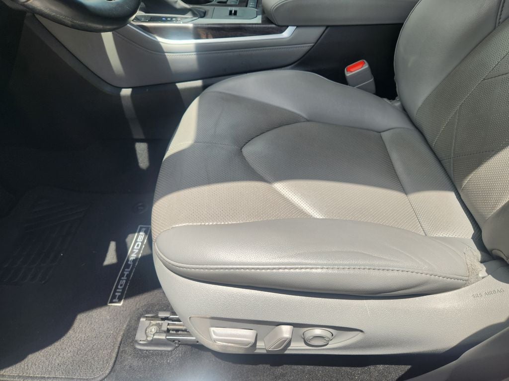 2021 Toyota Highlander Hybrid Platinum