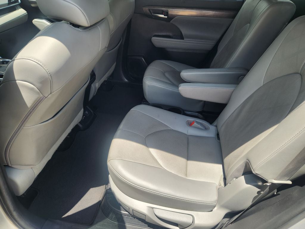 2021 Toyota Highlander Hybrid Platinum