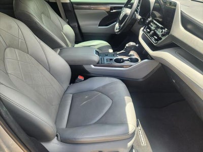 2021 Toyota Highlander Hybrid Platinum