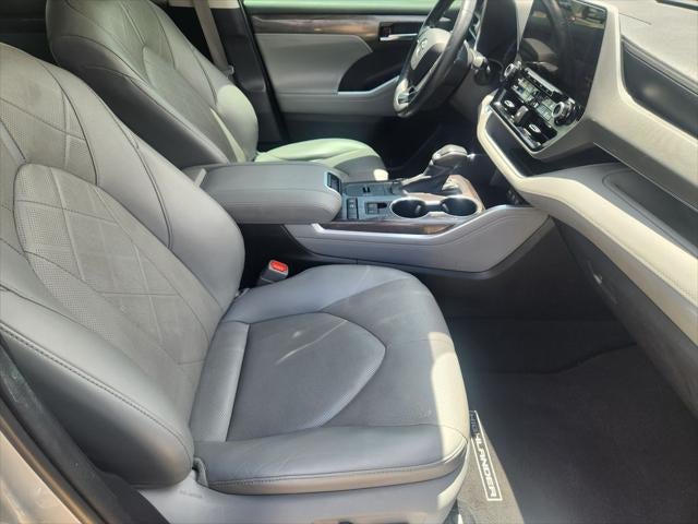 2021 Toyota Highlander Hybrid Platinum