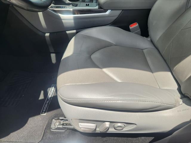 2021 Toyota Highlander Hybrid Platinum