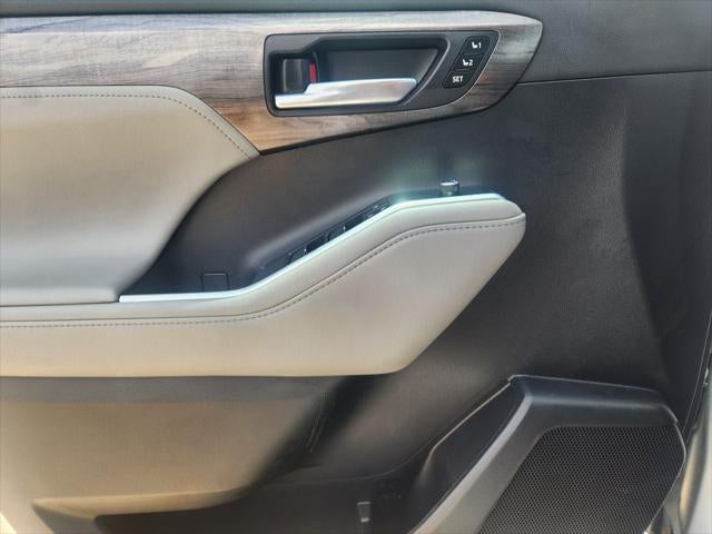 2021 Toyota Highlander Hybrid Platinum