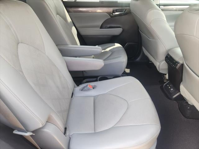 2021 Toyota Highlander Hybrid Platinum