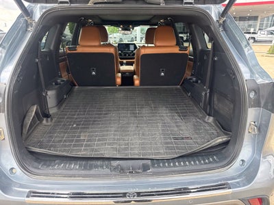 2022 Toyota Highlander Platinum