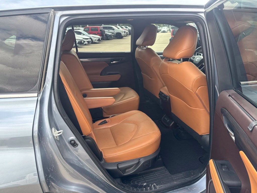 2022 Toyota Highlander Platinum