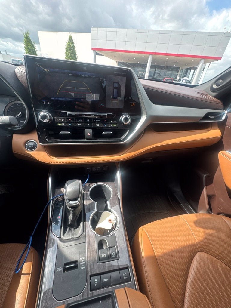 2022 Toyota Highlander Platinum