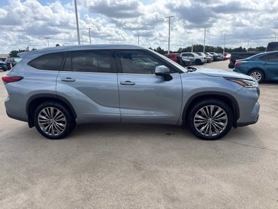 2022 Toyota Highlander Platinum