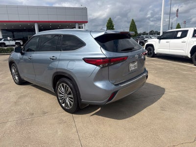 2022 Toyota Highlander Platinum