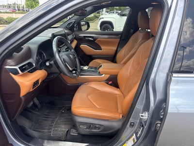 2022 Toyota Highlander Platinum