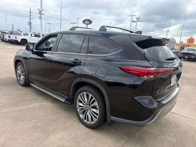 2022 Toyota Highlander Platinum