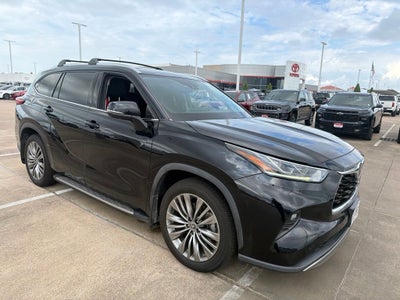 2022 Toyota Highlander Platinum