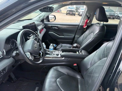 2022 Toyota Highlander Platinum