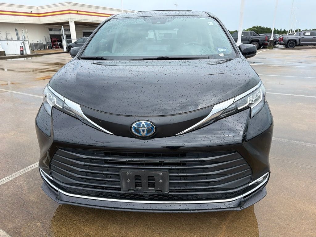 2023 Toyota Sienna XLE 8 Passenger