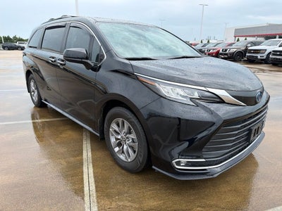 2023 Toyota Sienna XLE 8 Passenger