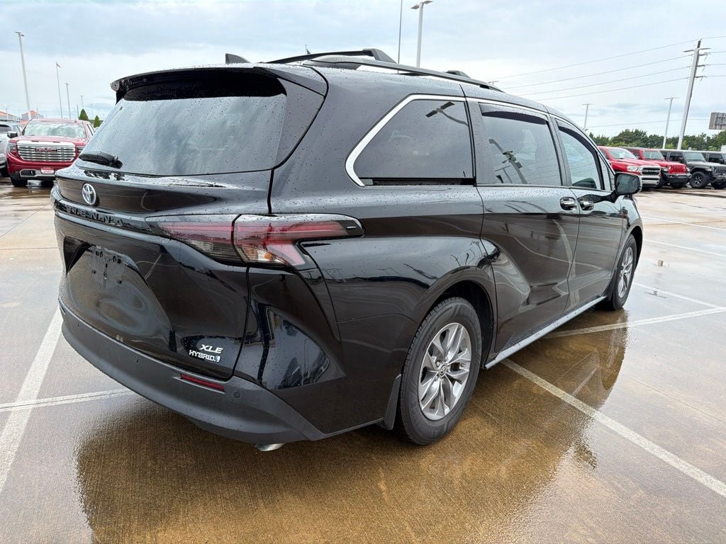 2023 Toyota Sienna XLE 8 Passenger