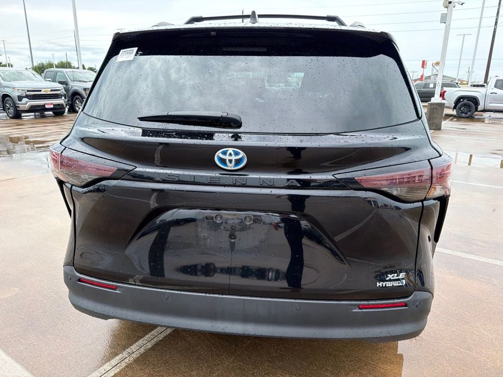 2023 Toyota Sienna XLE 8 Passenger