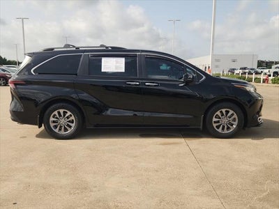 2023 Toyota Sienna XLE 8 Passenger