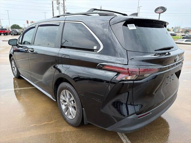 2023 Toyota Sienna XLE 8 Passenger