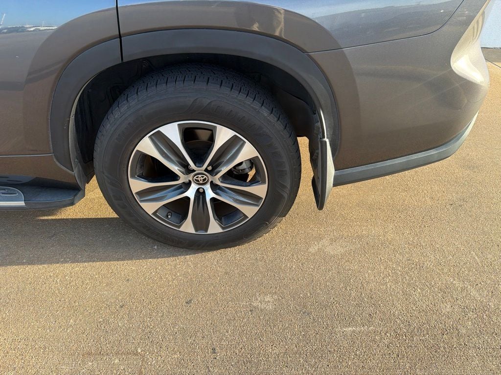 2023 Toyota Highlander Hybrid XLE