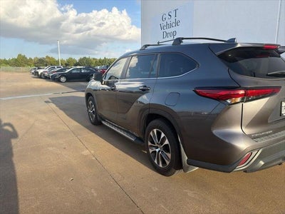 2023 Toyota Highlander Hybrid XLE